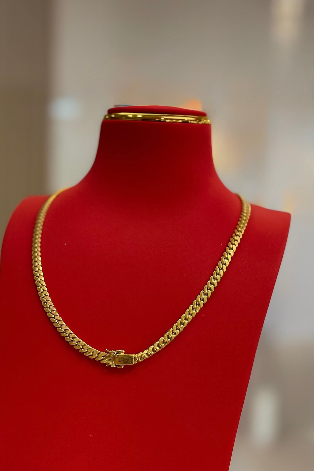 Cadena sólida de mujer